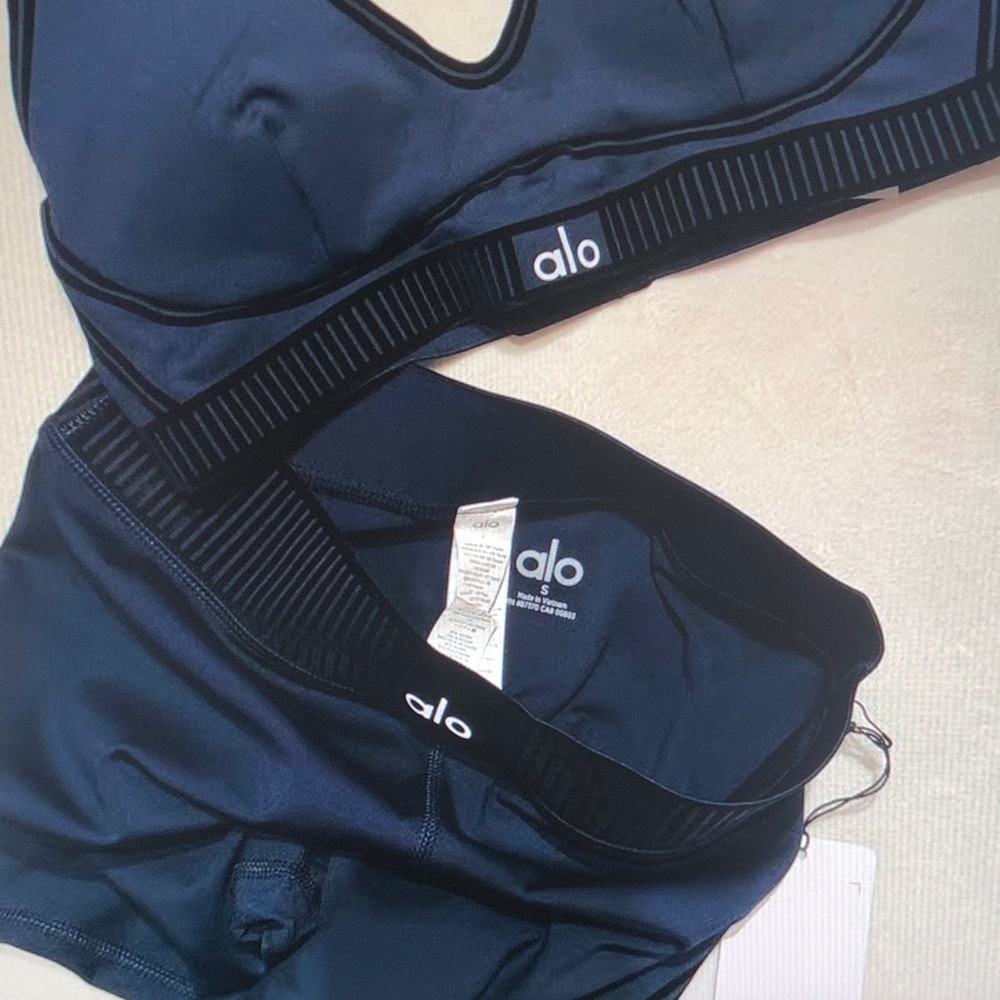 ALO Yoga Navy Rib-Trim Sports Bra & Legging Set - Picture 3 of 4
